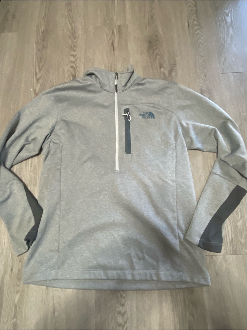 The North Face Men's Light Gray Half-Zip Pullover